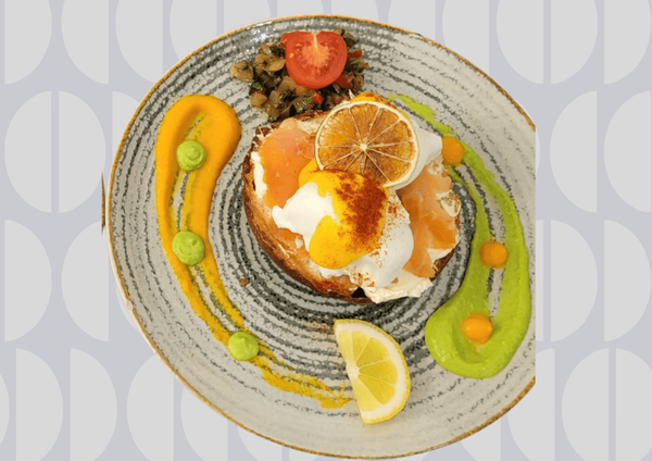 Eggs benedict somon & crema de branza